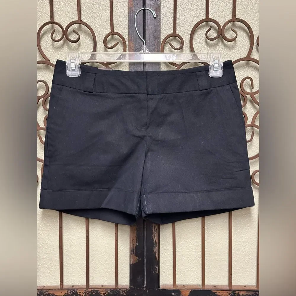 Outback Red low rise drew fit black cuffed hem shorts